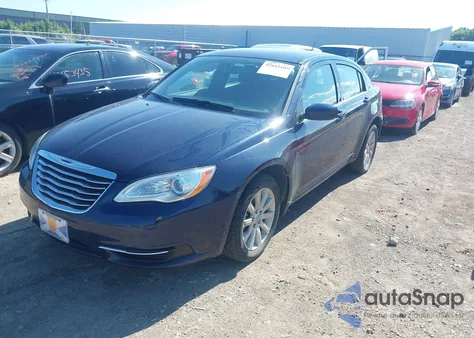 2013 Chrysler 200 Touring z USA, uszkodzony, nr VIN 1C3CCBBB7DN598633